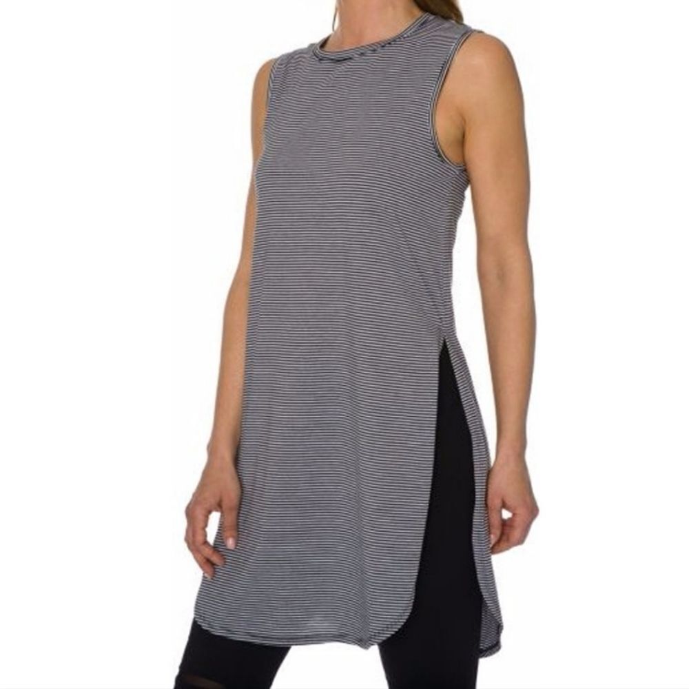 Betsey Johnson Black & White Striped Split Hem Athleisure Yoga Tunic Tank Sz S
